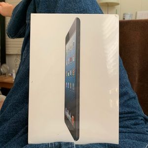 Apple iPad mini Wi-Fi 16GB First Gen in Black